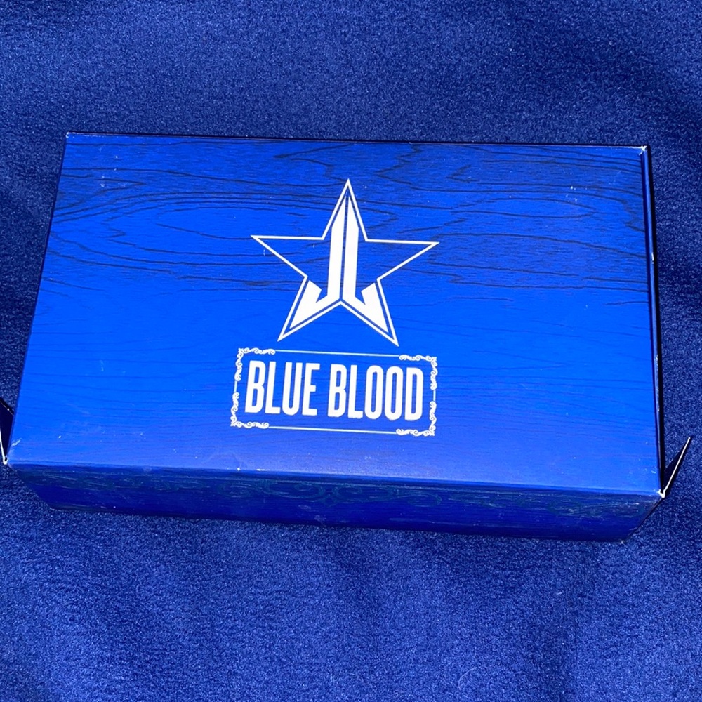 Jeffree Star Blue Blood eyeshadow pallet 💙🥶❄️